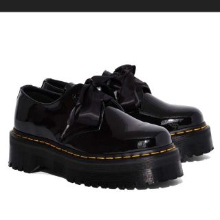 ドクターマーチン(Dr.Martens)のDr. Martens HOLLY エナメル リボン厚底 Oxford(ローファー/革靴)