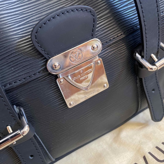 LOUIS VUITTON(ルイヴィトン)のルイヴィトン　セギュール　エピ レディースのバッグ(ショルダーバッグ)の商品写真