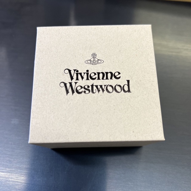 【未使用】Vivienne Westwood ピアス　ゴールドピンク