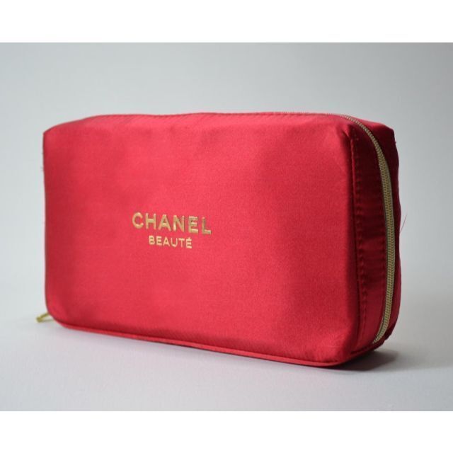 CHANEL(シャネル)のchred わけあり新品未使用本物 CHANEL シャネル　ノベルティポーチ レディースのファッション小物(ポーチ)の商品写真