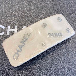 シャネル バレッタ/ヘアクリップ(ベージュ系)の通販 24点 | CHANELの