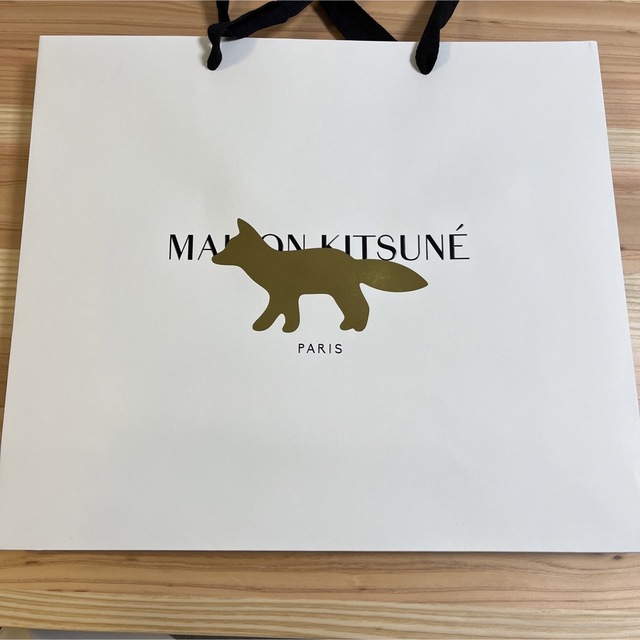 MAISON KITSUNE'(メゾンキツネ)のメゾンキツネ レディースのバッグ(ショップ袋)の商品写真