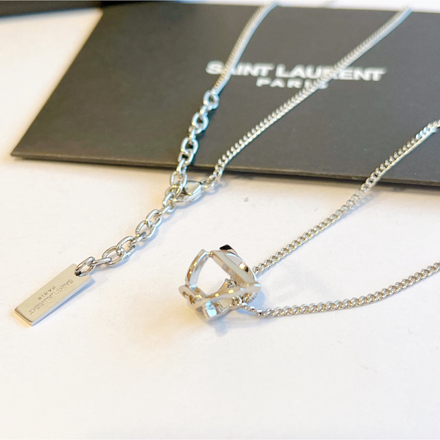 人気 サンローラン YSL モノグラム ツイスト ペンダント ネックレス 人気 サンローラン YSL モノグラム ツイスト ペンダント ネックレス