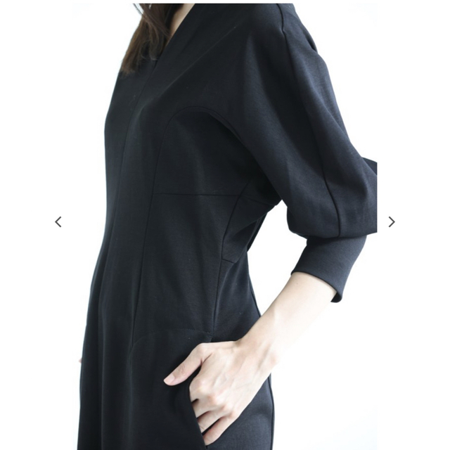 mame(マメ)のMame V Neck Classic Cotton Dress 黒 新品！ レディースのワンピース(ロングワンピース/マキシワンピース)の商品写真