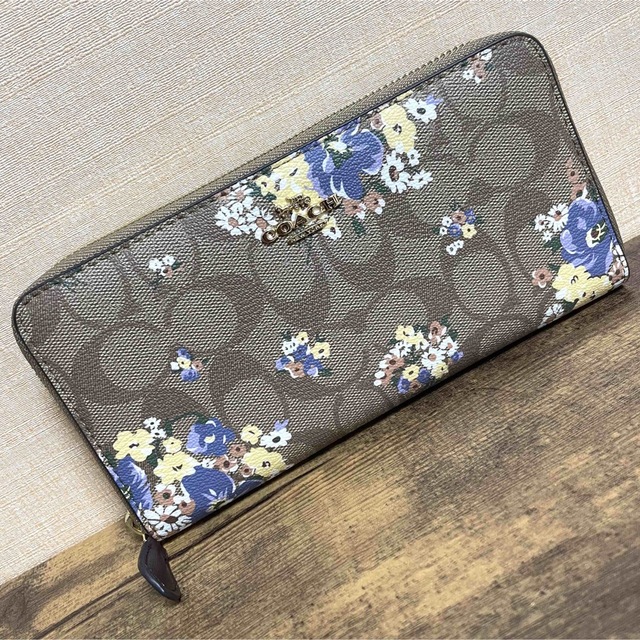 COACH(コーチ)の新品 COACH コーチ F31572 シグネチャー フローラル 花柄 長財布 レディースのファッション小物(財布)の商品写真