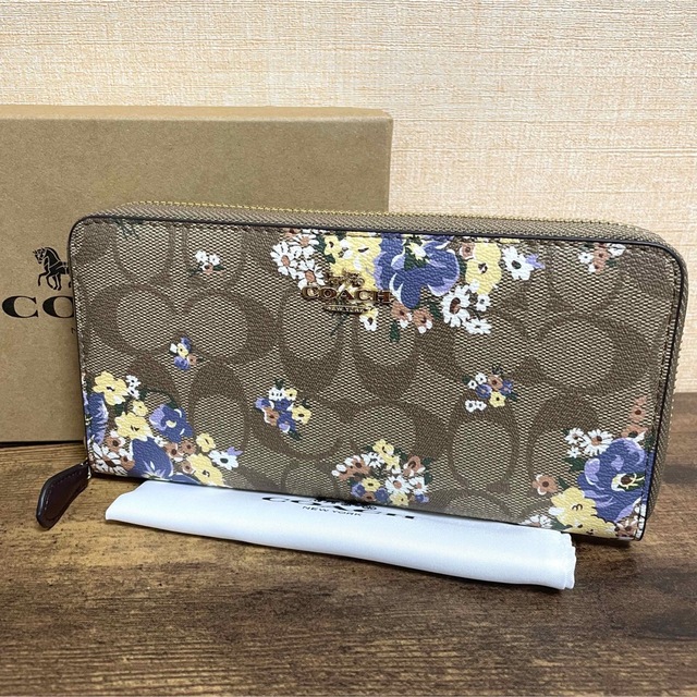 COACH(コーチ)の新品 COACH コーチ F31572 シグネチャー フローラル 花柄 長財布 レディースのファッション小物(財布)の商品写真