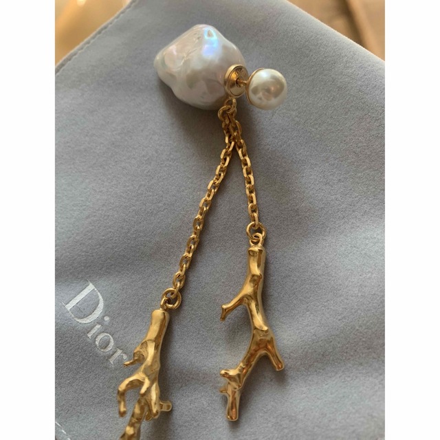 Dior(ディオール)のdiorトライバルハート珊瑚ピアス レディースのアクセサリー(ピアス)の商品写真