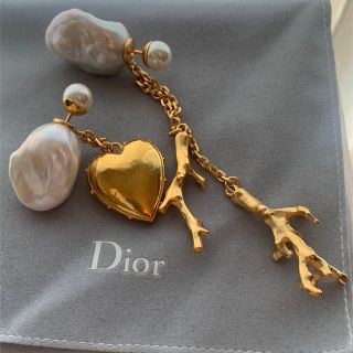 ディオール(Dior)のdiorトライバルハート珊瑚ピアス(ピアス)