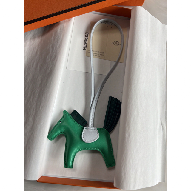 魅力の Hermes グリーン エルメス ロデオ PM - チャーム