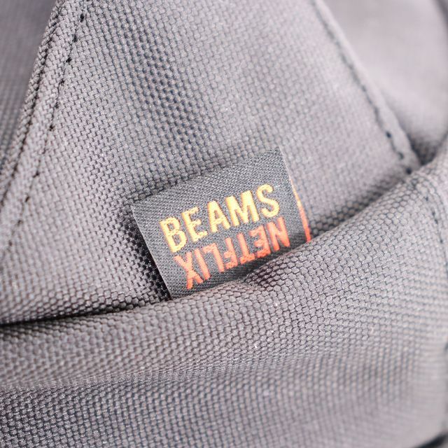 BEAMS(ビームス)のBEAMS×NETFLIX　コラボミニボディーバッグ　未使用品 メンズのバッグ(ボディーバッグ)の商品写真