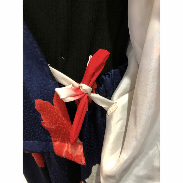 着物リメイク 大判 赤白 花 ショート丈羽織 ロングスカート レディースの水着/浴衣(着物)の商品写真