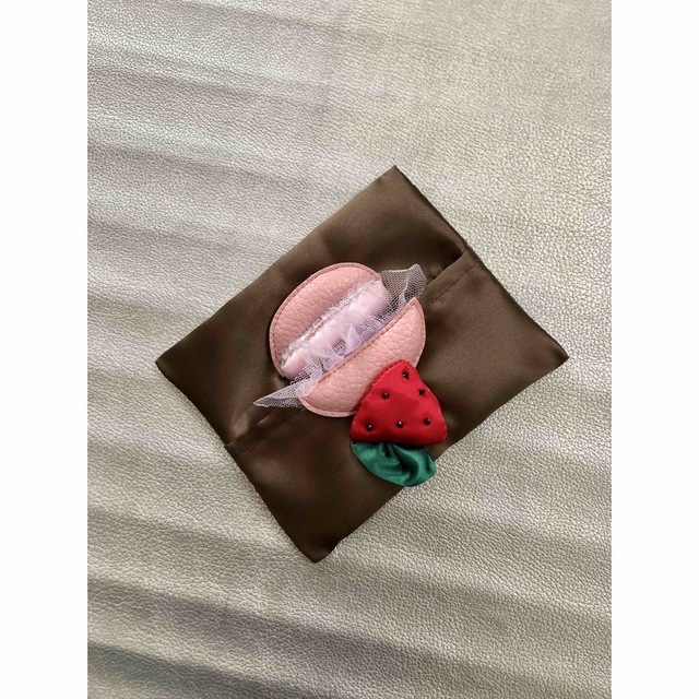 新品　苺マカロン　ティッシュケース レディースのファッション小物(ポーチ)の商品写真