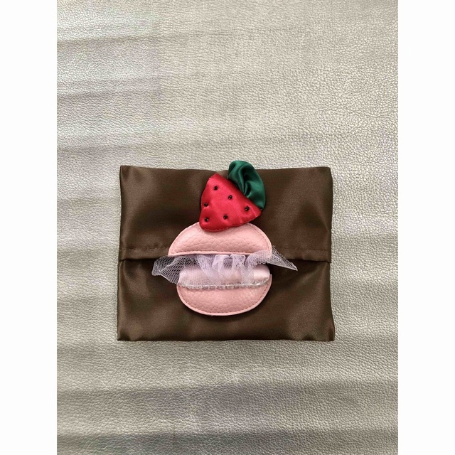新品　苺マカロン　ティッシュケース レディースのファッション小物(ポーチ)の商品写真