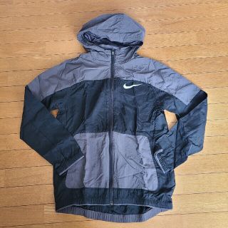 ナイキ(NIKE)のナイキキッズMサイズナイロンパーカー(ジャケット/上着)