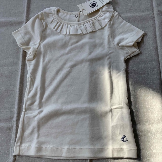 PETIT BATEAU(プチバトー)のプチバトー　フリル襟付き半袖カットソー　4ans 新品 キッズ/ベビー/マタニティのキッズ服女の子用(90cm~)(Tシャツ/カットソー)の商品写真