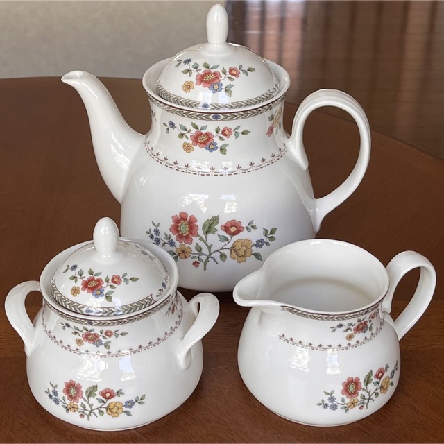 Royal Doulton   未使用美品ロイヤルドルトンKINGSWOOD