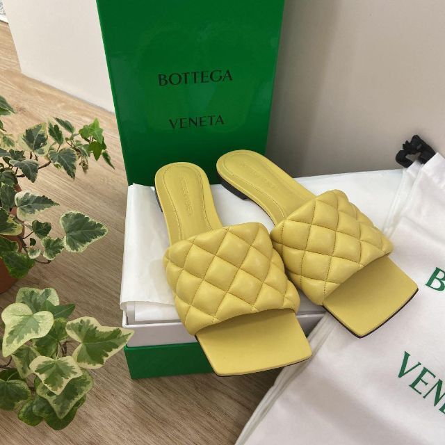格安SALEスタート BOTTEGA VENETA ボッテガヴェネタ パデッドサンダル