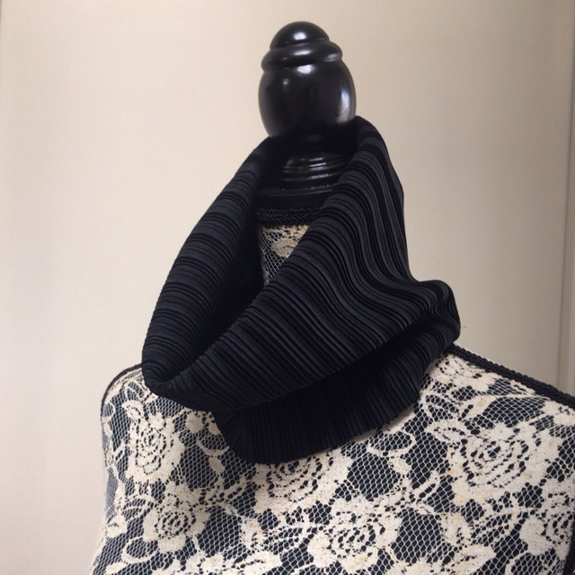 PLEATS PLEASE ISSEY MIYAKE(プリーツプリーズイッセイミヤケ)の◇極美品◆プリーツプリーズ◆◇イッセイミヤケ◇◆ネックウォーマー レディースのファッション小物(ネックウォーマー)の商品写真