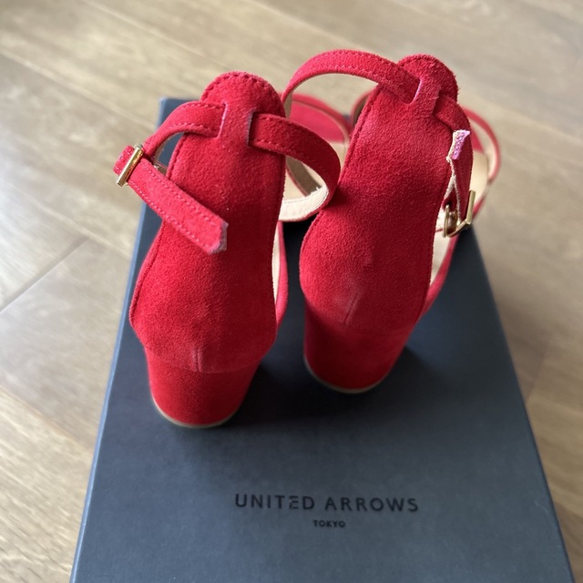 UNITED ARROWS(ユナイテッドアローズ)の新品　ユナイテッドアローズ  チャッキーヒールサンダル　レッド レディースの靴/シューズ(サンダル)の商品写真
