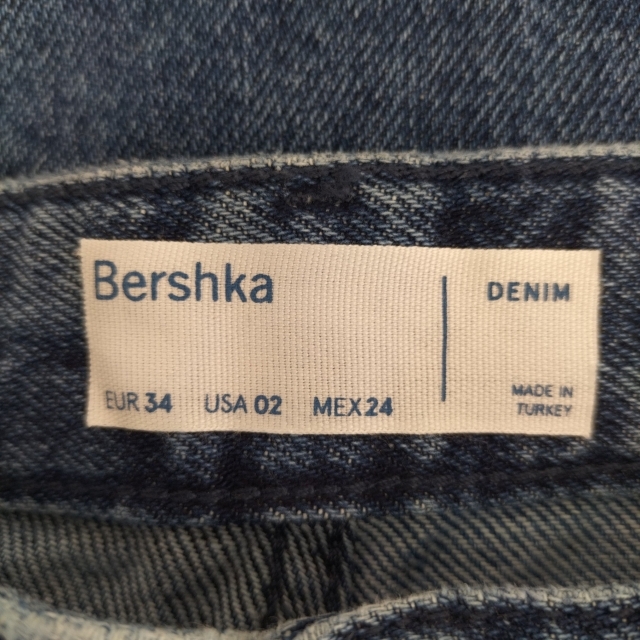 Bershka(ベルシュカ)のBERSHKA(ベルシュカ) レディース パンツ デニム レディースのパンツ(デニム/ジーンズ)の商品写真