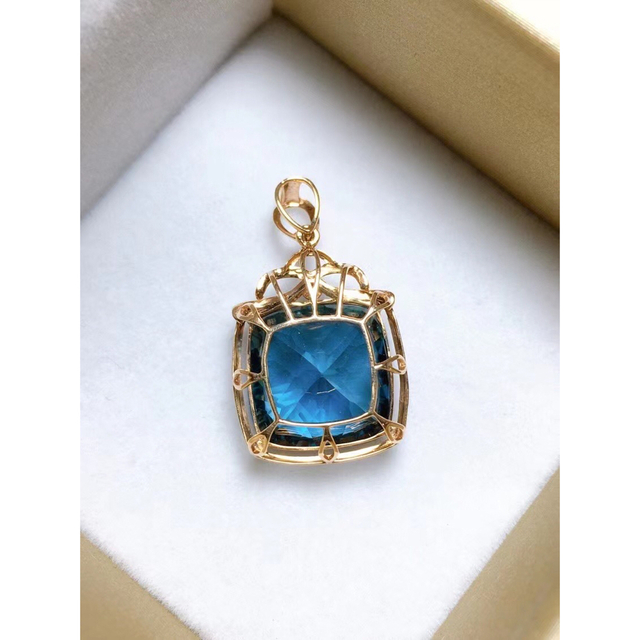 ⭐︎ 【天然】トパーズ クォーツ ペンダントトップ k18 9x14x14mm