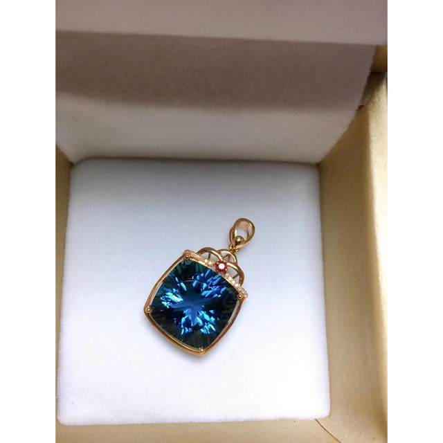 ⭐︎ 【天然】トパーズ クォーツ ペンダントトップ k18 9x14x14mm