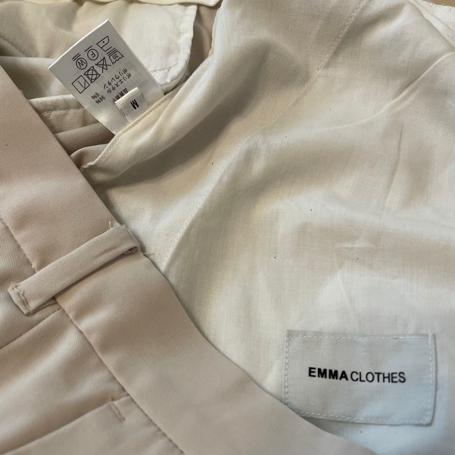 EMMA CLOTHES(エマクローズ)のEMMA CLOTHES ワイドテーパードスラックス　ナチュラルホワイト メンズのパンツ(スラックス)の商品写真