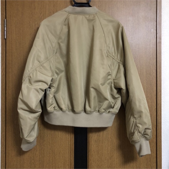 Ungrid(アングリッド)のアングリッド　ブルゾン　MA-1　ベージュ　オーバーサイズ　ショートボリューム レディースのジャケット/アウター(ブルゾン)の商品写真