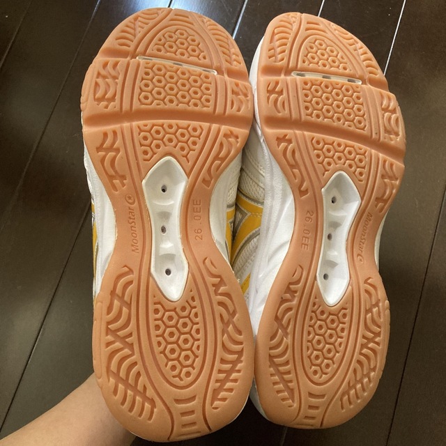 MIZUNO(ミズノ)の報徳学園中等部中学生用規定運動靴シューズ26センチミズノ黄色学年カラー メンズの靴/シューズ(スニーカー)の商品写真