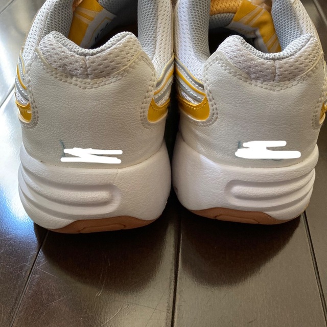 MIZUNO(ミズノ)の報徳学園中等部中学生用規定運動靴シューズ26センチミズノ黄色学年カラー メンズの靴/シューズ(スニーカー)の商品写真