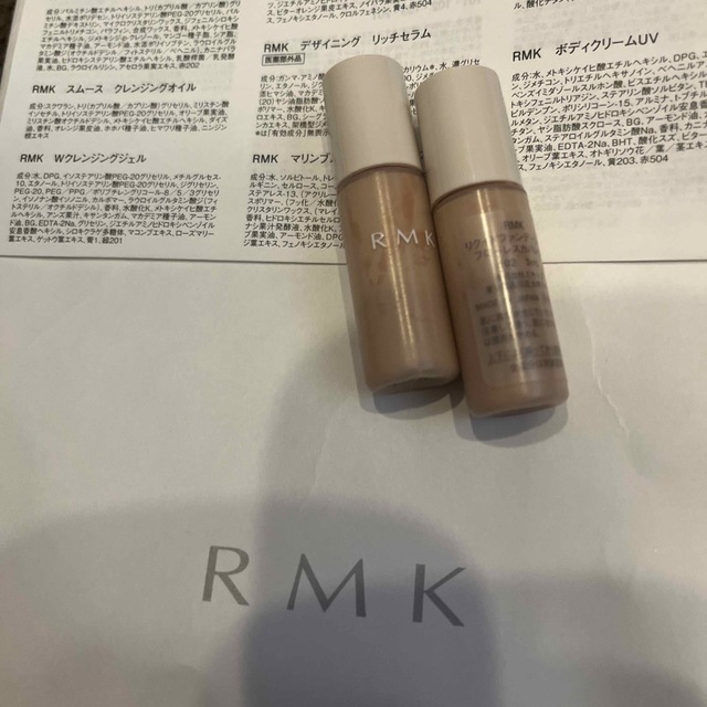 RMK(アールエムケー)の RMK リクイドファンデーションフローレスカバレッジ　102 コスメ/美容のベースメイク/化粧品(ファンデーション)の商品写真