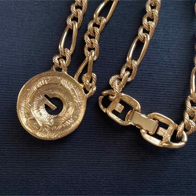 GIVENCHY(ジバンシィ)のGIVENCHY ネックレス　美品 レディースのアクセサリー(ネックレス)の商品写真