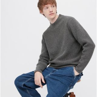 ユニクロ(UNIQLO)のスフレヤーンモックネックセーター グレー(ニット/セーター)