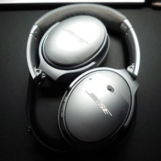 ボーズ(BOSE)のBOSE QuietComfort35 QC35 シルバー ワイヤレスヘッドホン(ヘッドフォン/イヤフォン)