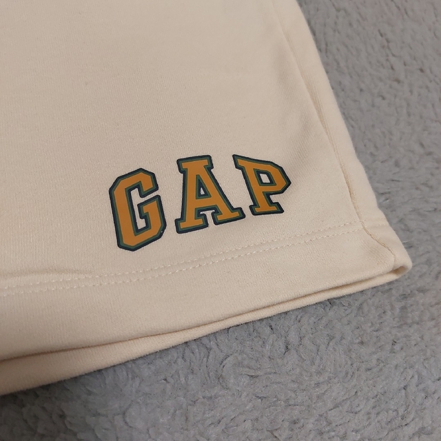 GAP(ギャップ)のGAP ギャップ キッズサイズ スウェット ショートパンツ ロゴ レトロ キッズ/ベビー/マタニティのキッズ服男の子用(90cm~)(パンツ/スパッツ)の商品写真