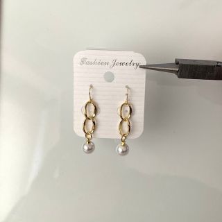 ハンドメイドピアス　ダブルリングパール小ぶりピアス★(ピアス)