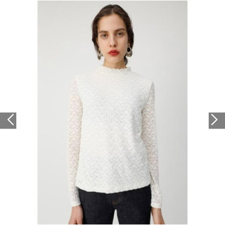 マウジー(moussy)のLACE L／S トップス　ホワイト　アイボリー　レース(シャツ/ブラウス(長袖/七分))