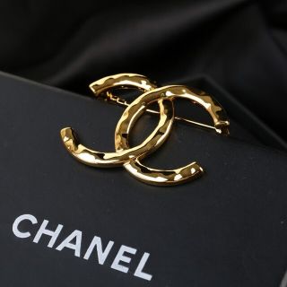 購入証明書付き) GW限定値下げ♪ CHANEL CCロゴ ブローチ-