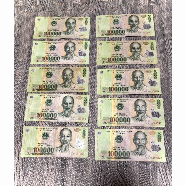 ベトナムの紙幣 100万ドン (10万ドン✖️10枚) 美術品/アンティーク