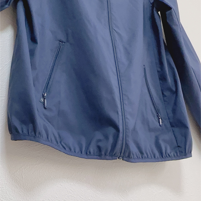 UNIQLO(ユニクロ)のUNIQLO ナイロン パーカー ジャンパー ネイビー M レディースのジャケット/アウター(ナイロンジャケット)の商品写真