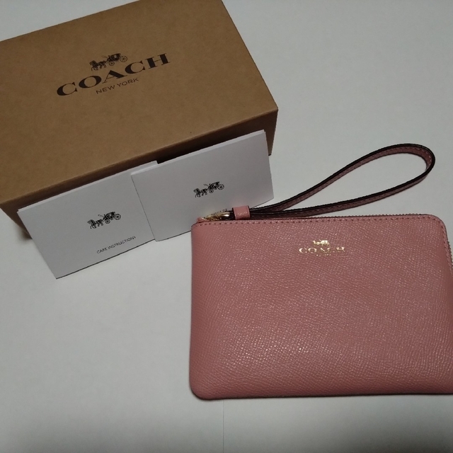 COACH(コーチ)の【未使用品】COACH　ポーチ　ピンク レディースのバッグ(その他)の商品写真