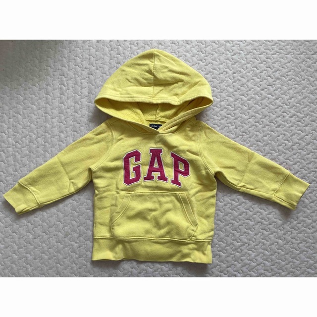 babyGAP(ベビーギャップ)のGAP キッズ　パーカー　90 キッズ/ベビー/マタニティのキッズ服男の子用(90cm~)(ジャケット/上着)の商品写真