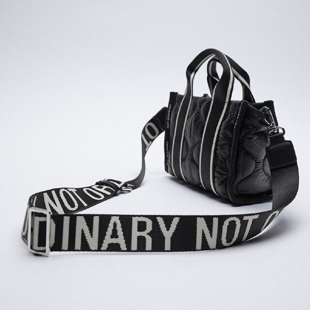 ZARA(ザラ)のZARA テキストディテール キルティング ミニ トートバッグ 黒 ショルダー メンズのバッグ(ショルダーバッグ)の商品写真