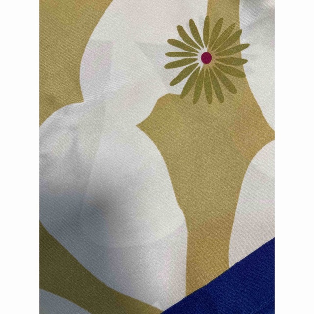 UNIQLO(ユニクロ)のUNIQLO ハナタジマ　ストール　新品 レディースのファッション小物(ストール/パシュミナ)の商品写真