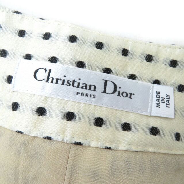 Christian Dior(クリスチャンディオール)の極美★正規品 クリスチャンディオール ドット柄 シルク×コットン ツイル ハイウェスト ショートパンツ アイボリー 38 伊製 ハンガー付 レディースのパンツ(ショートパンツ)の商品写真