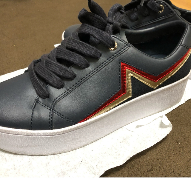 TOMMY JEANS(トミージーンズ)のトミー　スニーカー　23.5cm レディースの靴/シューズ(スニーカー)の商品写真