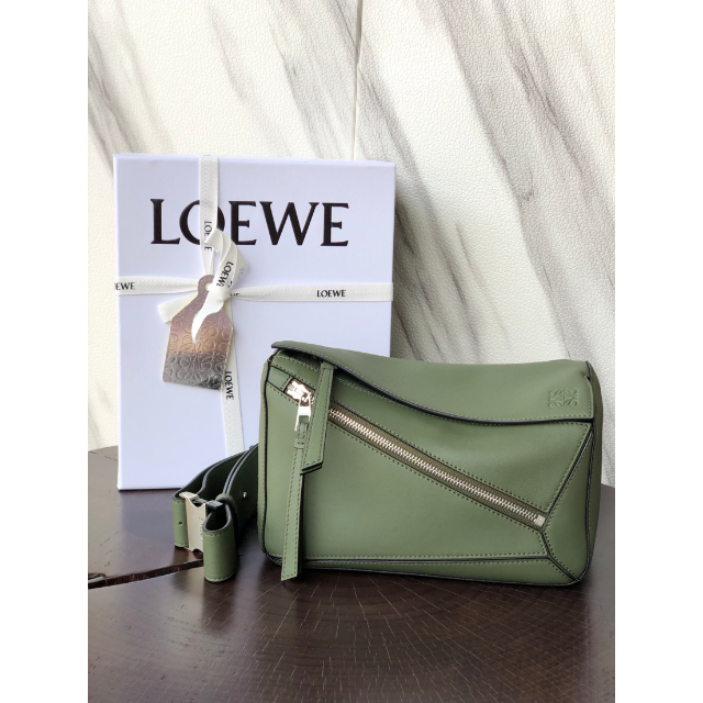 激安ブランド LOEWE ロエベ バムバッグ ロエベ パウラズイビザ