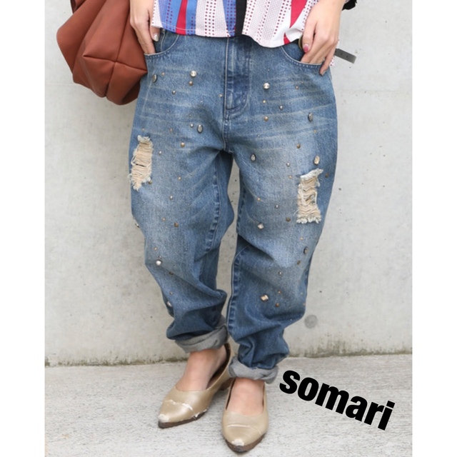 somari(ソマリ)の【新品タグ付】ソマリ somariビジューデザインダメージデニム レディースのパンツ(デニム/ジーンズ)の商品写真