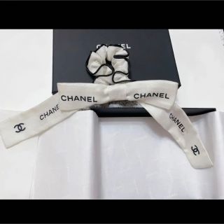 シャネル(CHANEL)のCHANEL シャネル　リボン　シュシュ　ヘアゴム　ホワイト　ヘアアクセサリー(ヘアゴム/シュシュ)