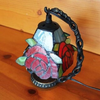 薔薇のステンドグラス 卓上ランプ 小型 吊り型アームすの通販 by ...